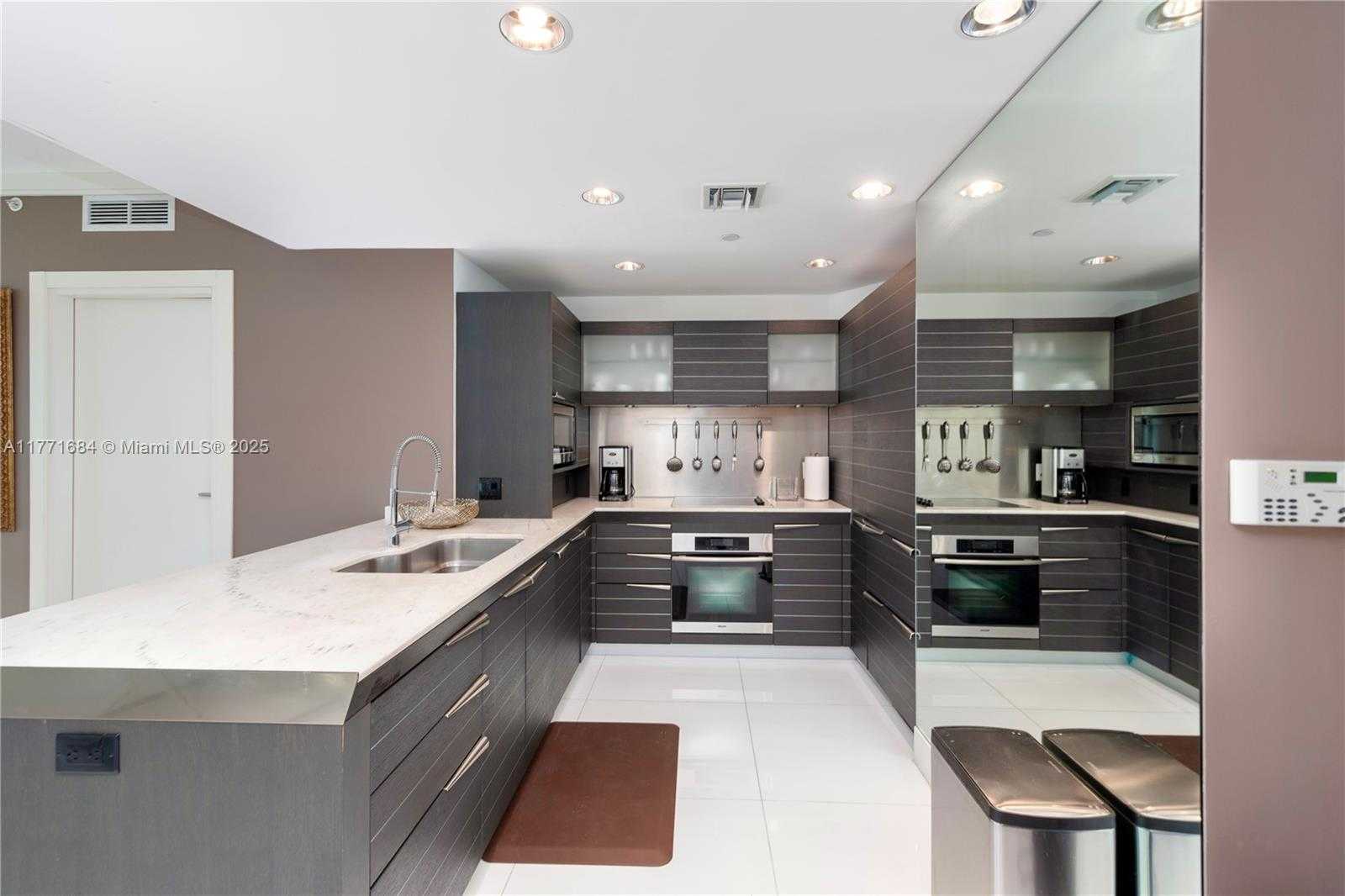 Small Image of 200 BISCAYNE BOULEVARD WAY #3904, Miami Number 5