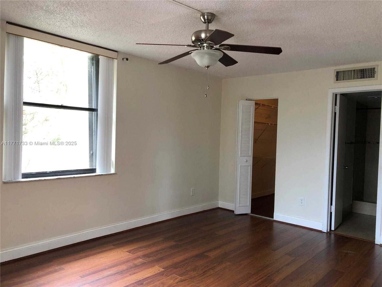 Small Image of 14301 NORTH KENDALL DR #309B, Miami Number 12