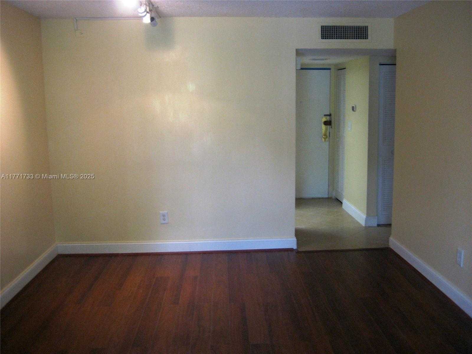 Small Image of 14301 NORTH KENDALL DR #309B, Miami Number 14
