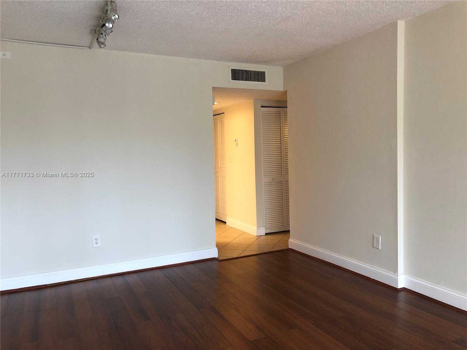 Small Image of 14301 NORTH KENDALL DR #309B, Miami Number 4