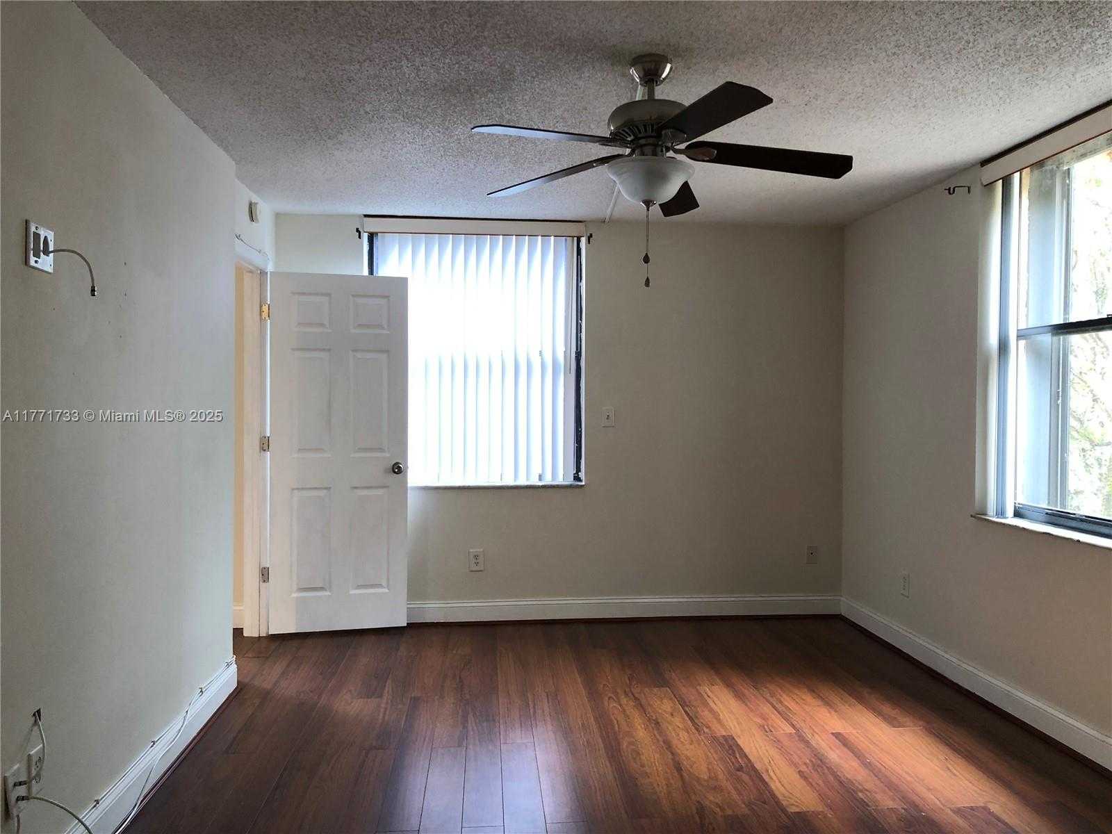 Small Image of 14301 NORTH KENDALL DR #309B, Miami Number 5
