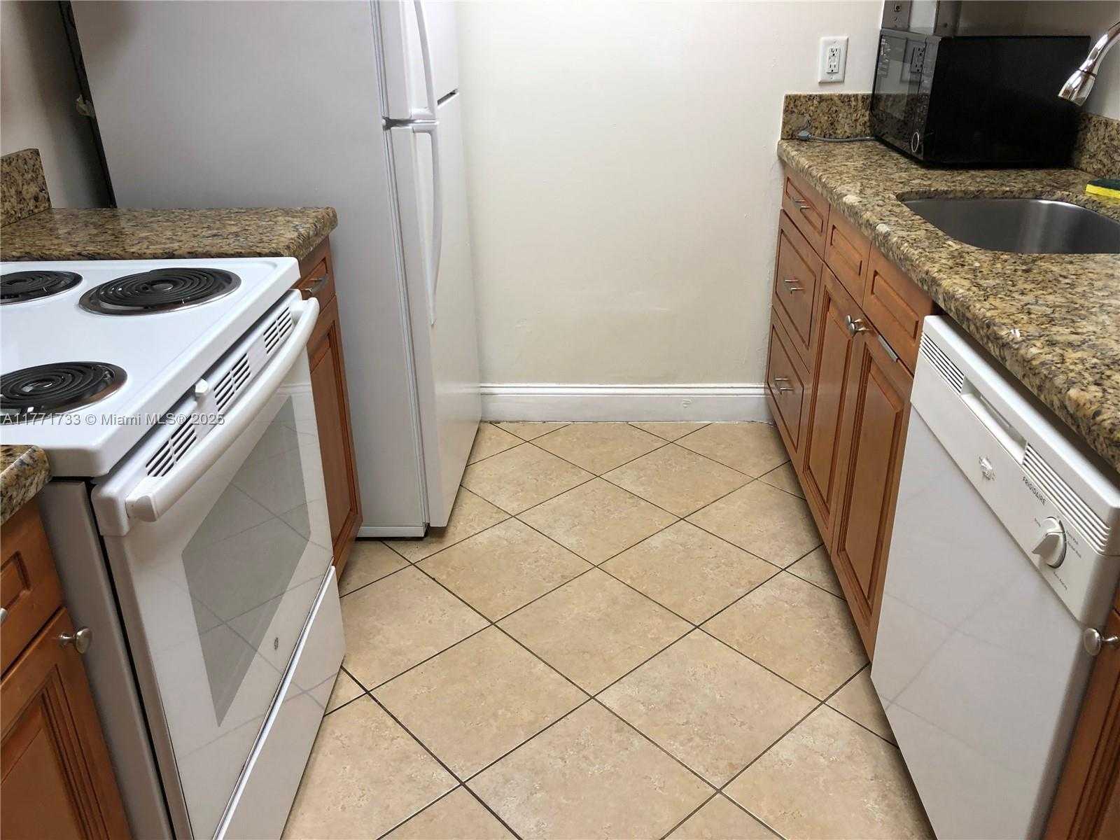 Small Image of 14301 NORTH KENDALL DR #309B, Miami Number 7