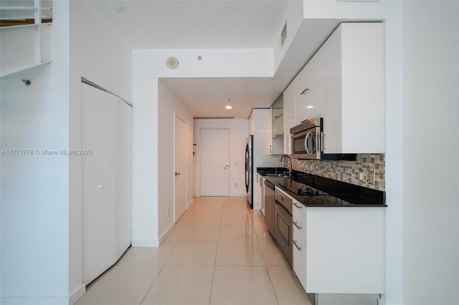 Small Image of 60 SOUTH WEST 13TH ST #1620, Miami Number 4