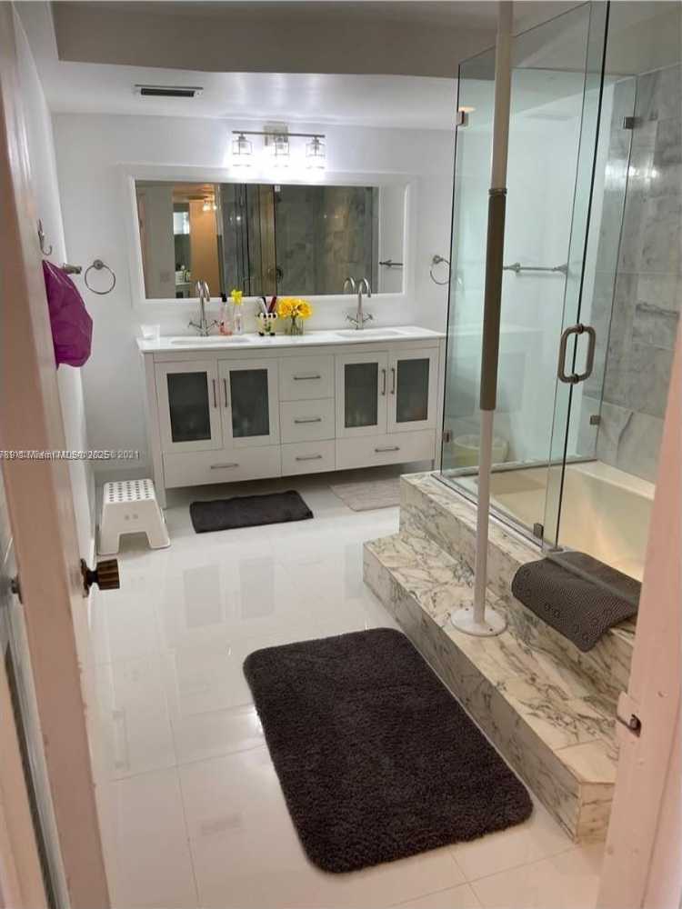 Small Image of 6423 COLLINS AVE #1709, Miami Beach Number 12