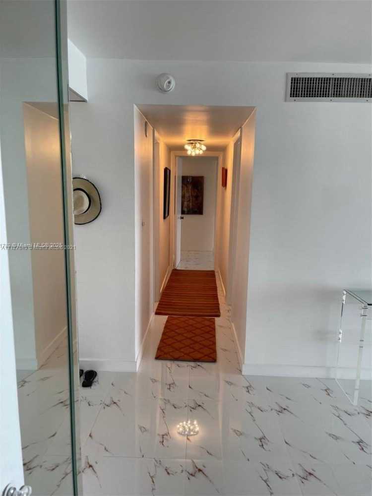 Small Image of 6423 COLLINS AVE #1709, Miami Beach Number 5