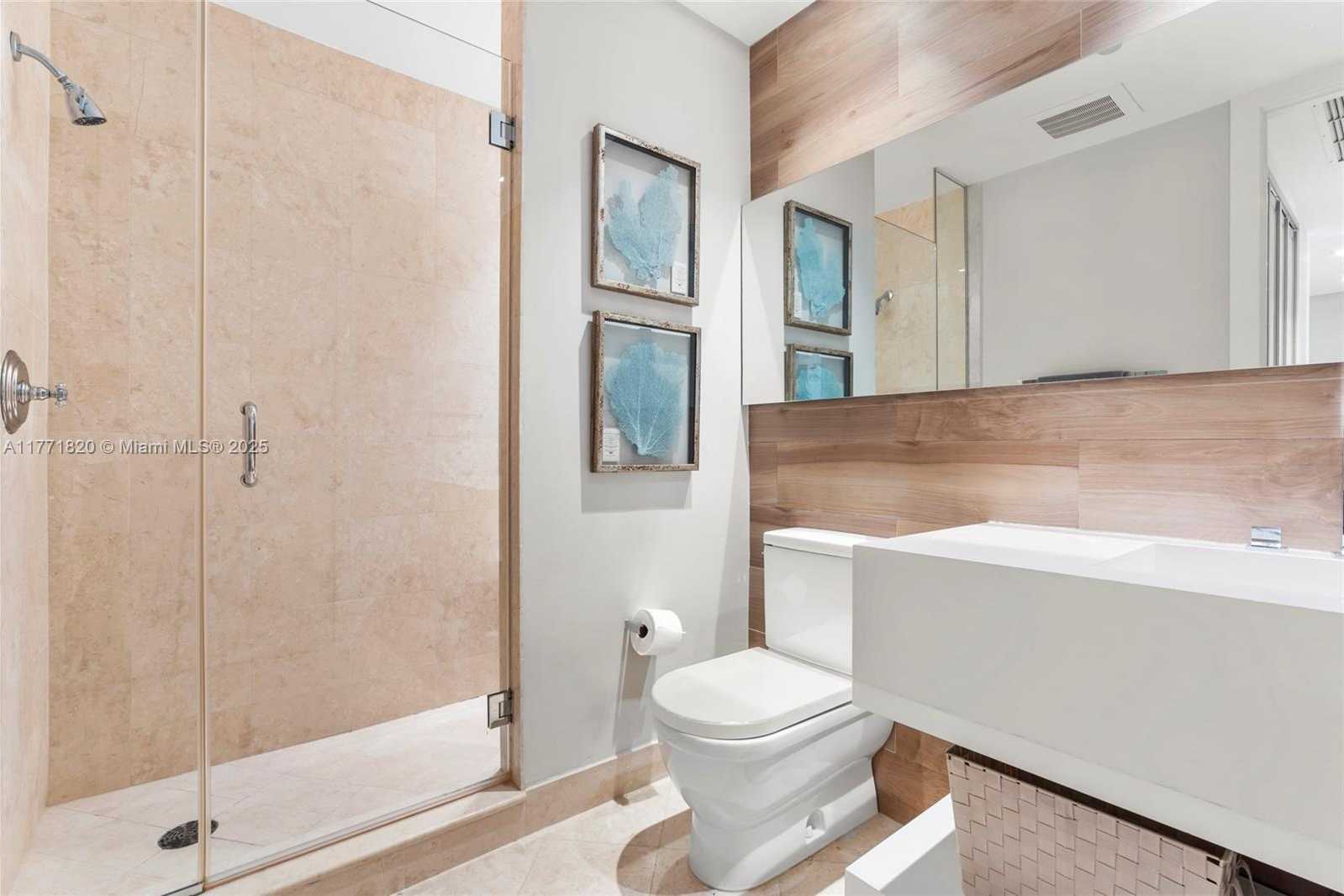 Small Image of 100 SOUTH POINTE DR #1810, Miami Beach Number 10