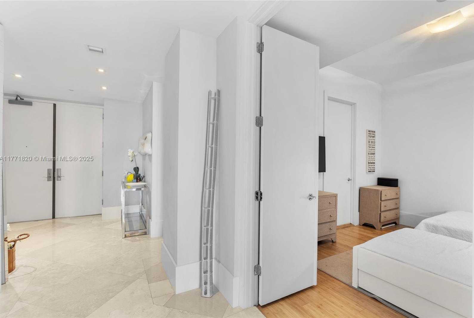 Small Image of 100 SOUTH POINTE DR #1810, Miami Beach Number 11