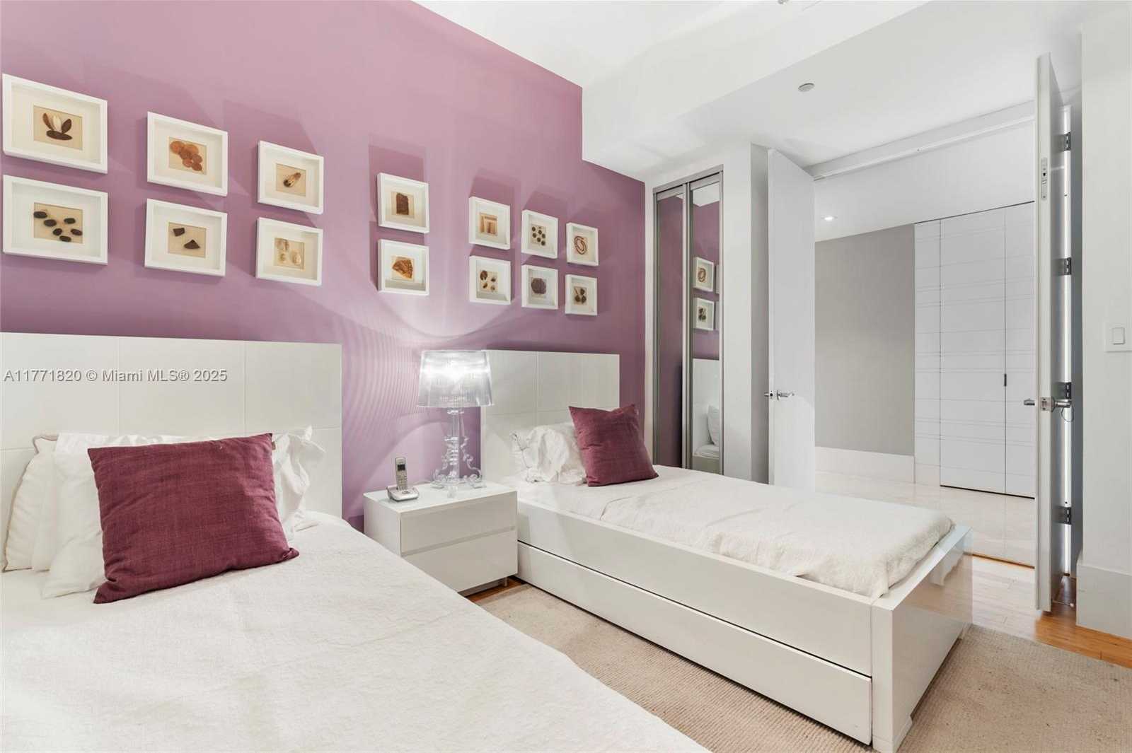 Small Image of 100 SOUTH POINTE DR #1810, Miami Beach Number 12