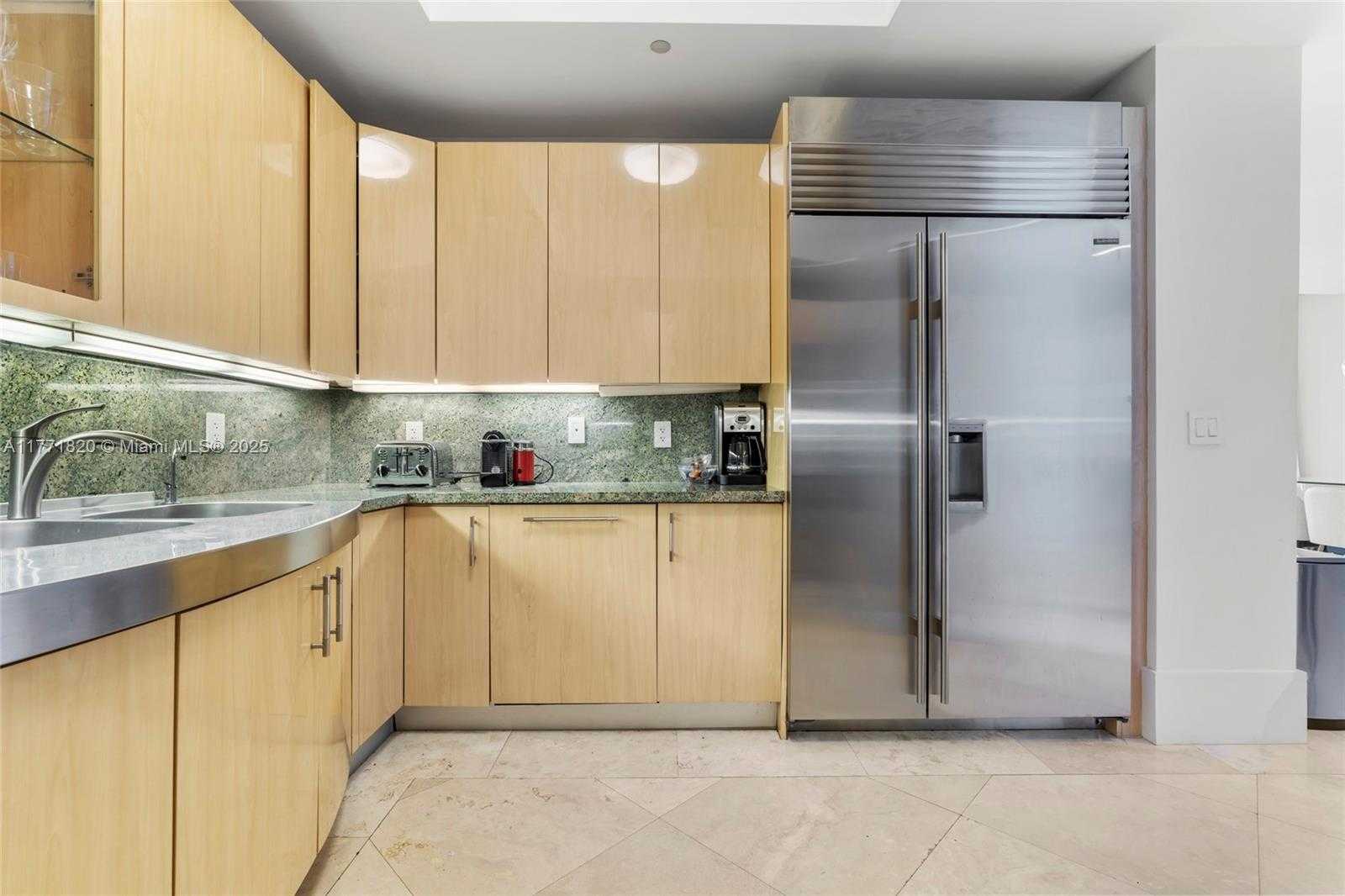 Small Image of 100 SOUTH POINTE DR #1810, Miami Beach Number 14