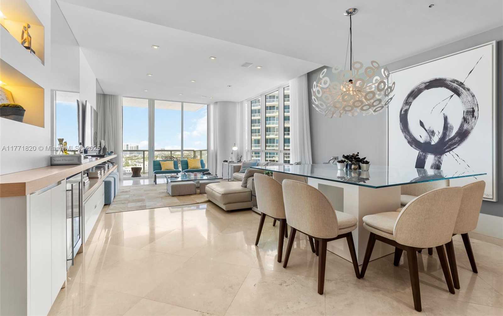 Small Image of 100 SOUTH POINTE DR #1810, Miami Beach Number 16