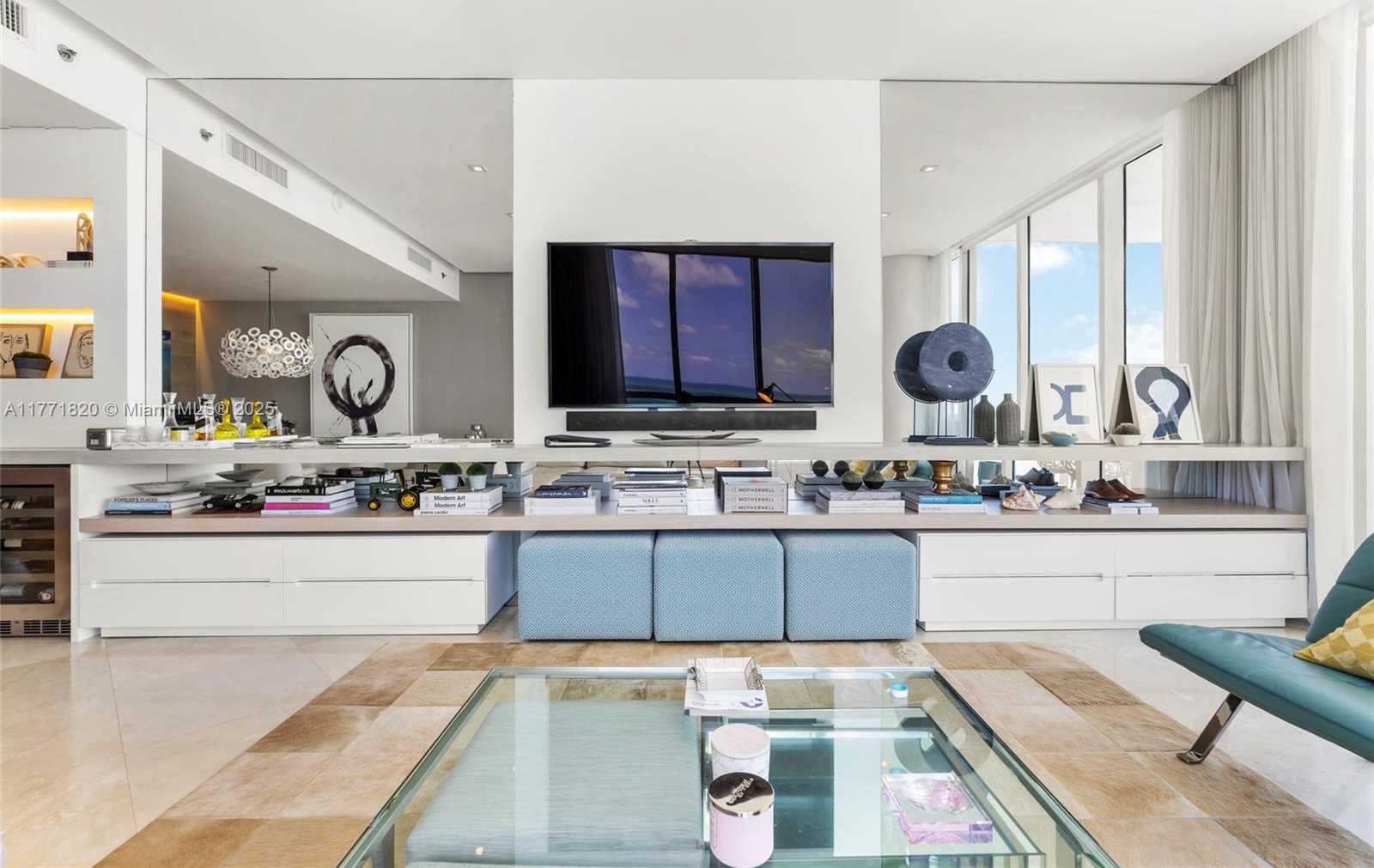 Small Image of 100 SOUTH POINTE DR #1810, Miami Beach Number 22