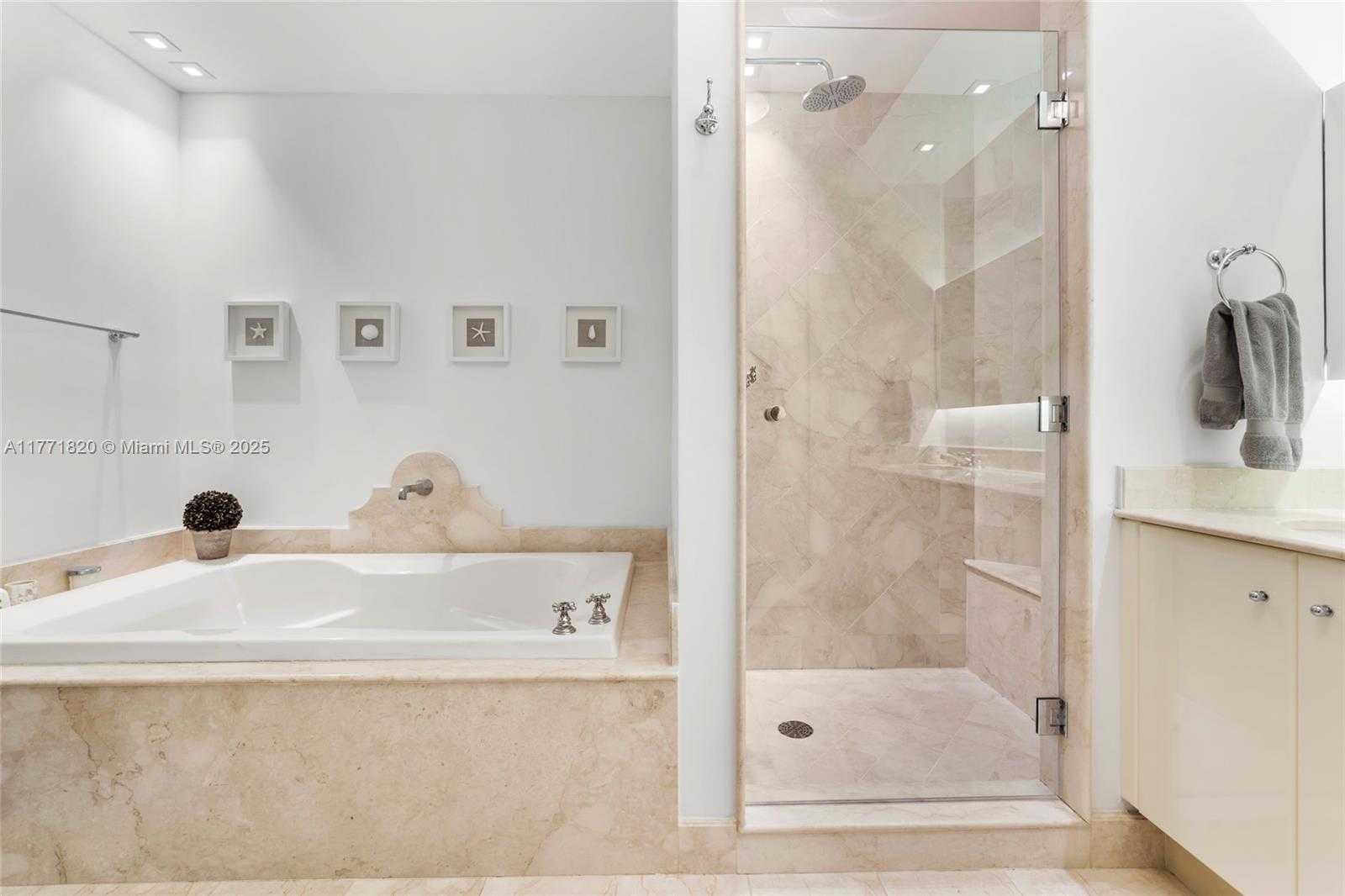 Small Image of 100 SOUTH POINTE DR #1810, Miami Beach Number 28