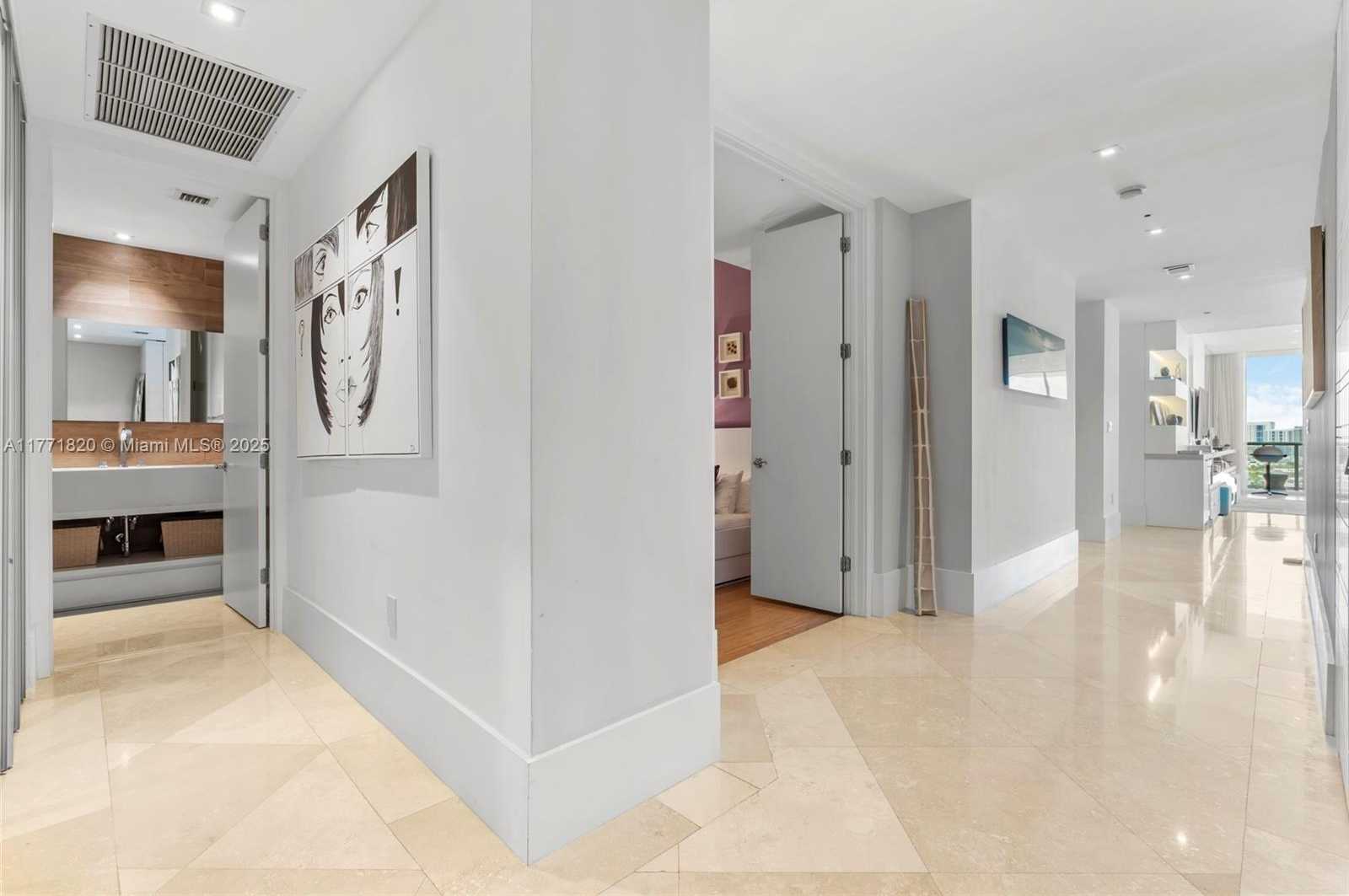 Small Image of 100 SOUTH POINTE DR #1810, Miami Beach Number 9