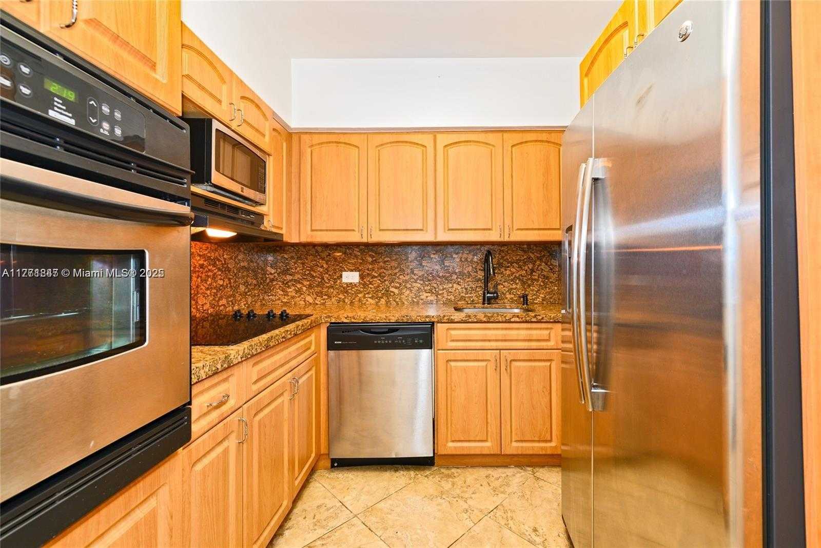Small Image of 7441 WAYNE AVE #4C, Miami Beach Number 11