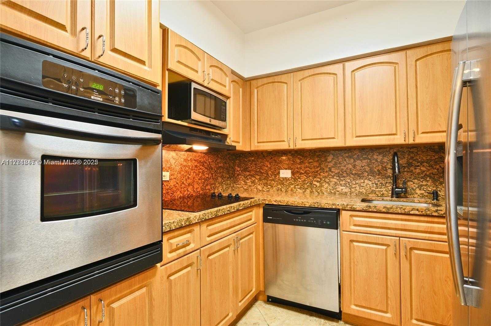 Small Image of 7441 WAYNE AVE #4C, Miami Beach Number 12