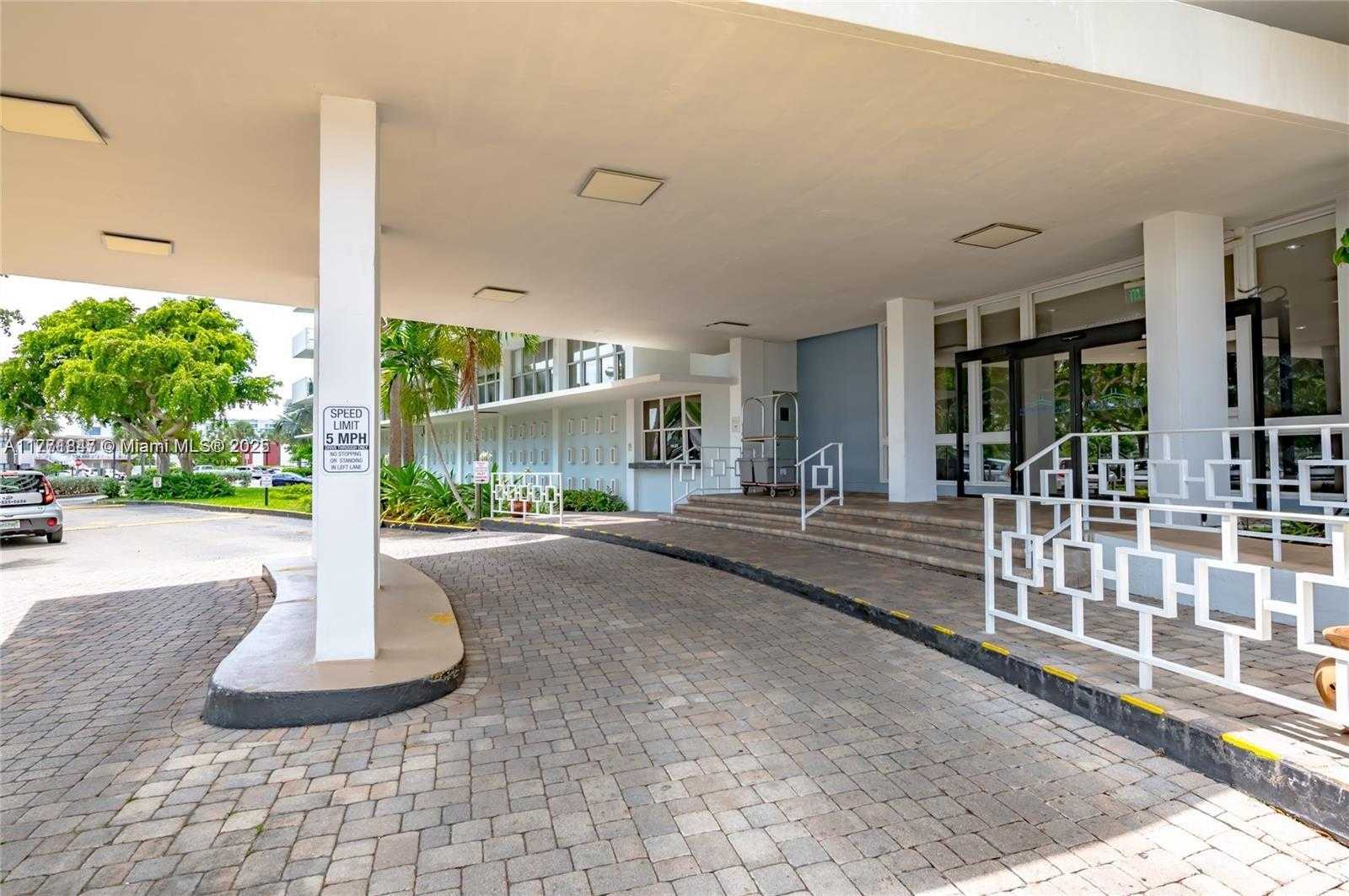 Small Image of 7441 WAYNE AVE #4C, Miami Beach Number 3
