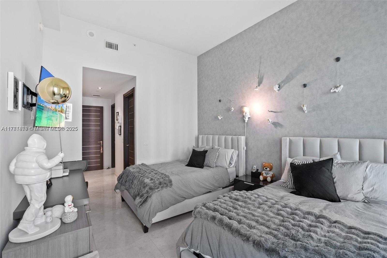 Small Image of 900 BRICKELL KEY BLVD #1102, Miami Number 11