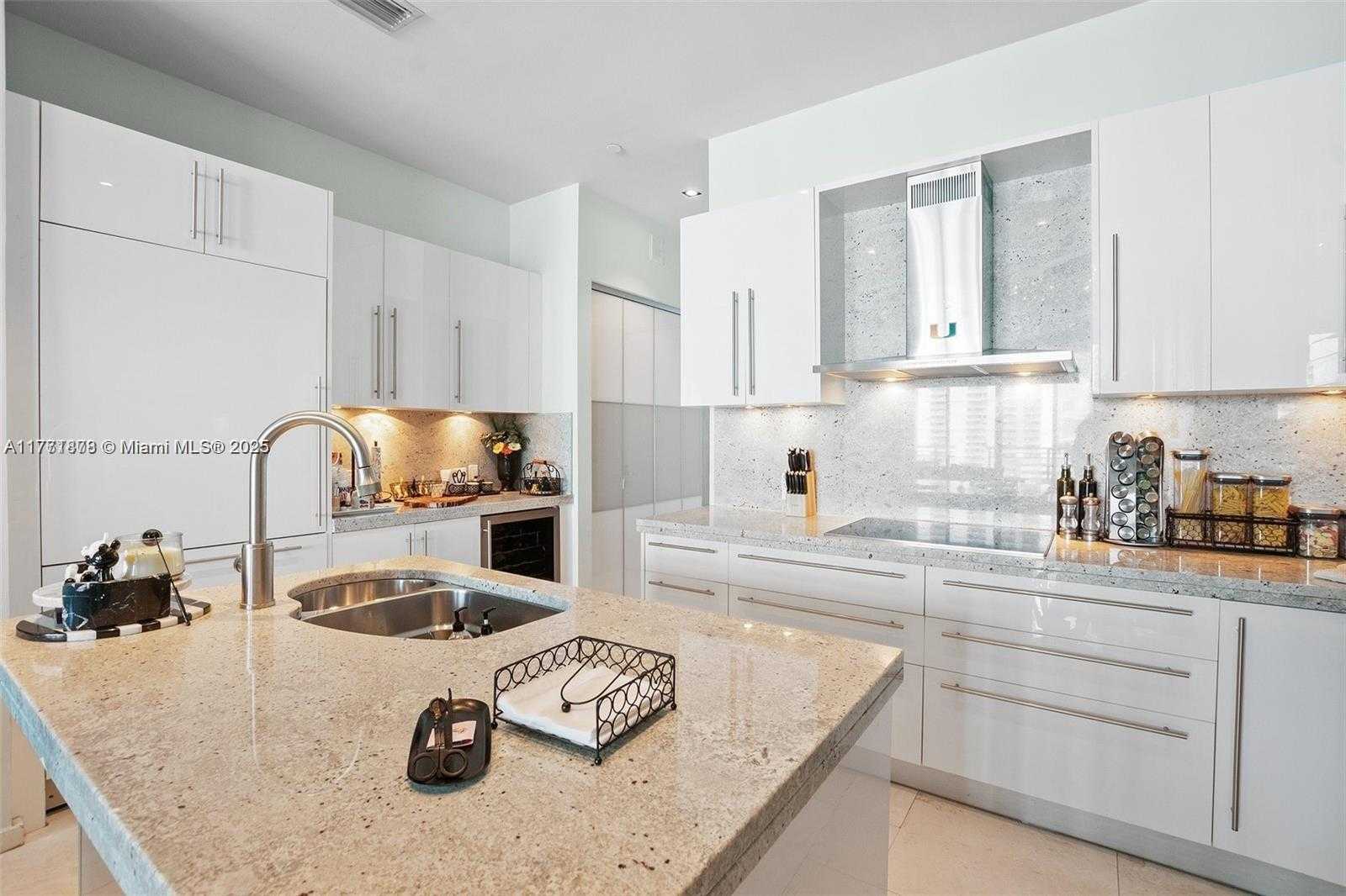 Small Image of 900 BRICKELL KEY BLVD #1102, Miami Number 23