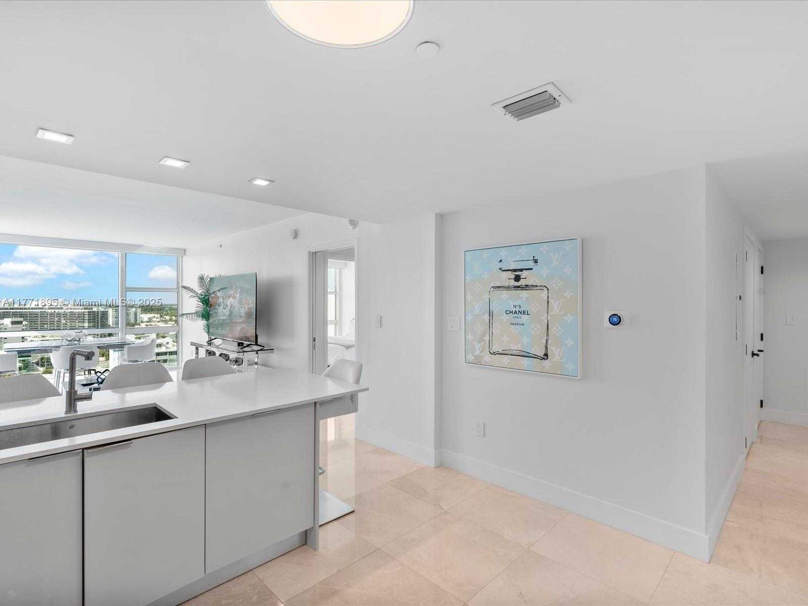 Small Image of 6801 COLLINS AVE #1402 Door (1412 Legal), Miami Beach Number 16