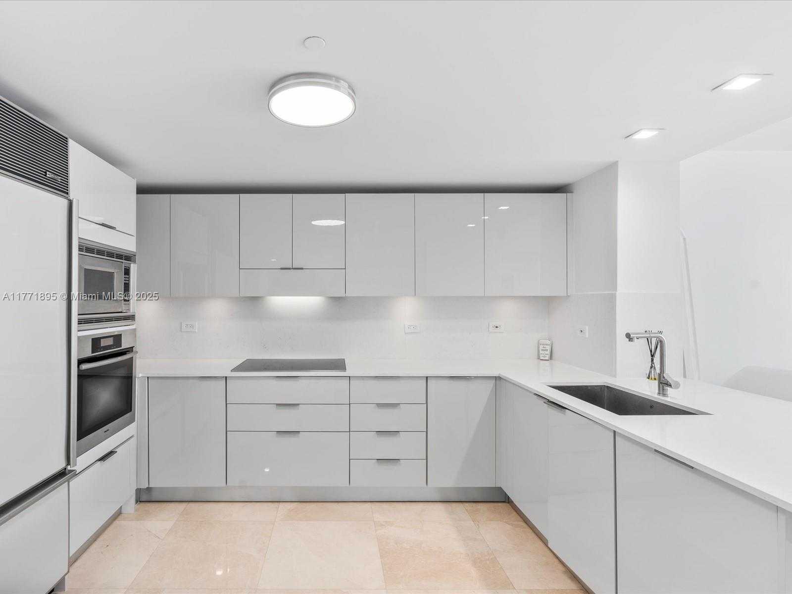 Small Image of 6801 COLLINS AVE #1402 Door (1412 Legal), Miami Beach Number 19