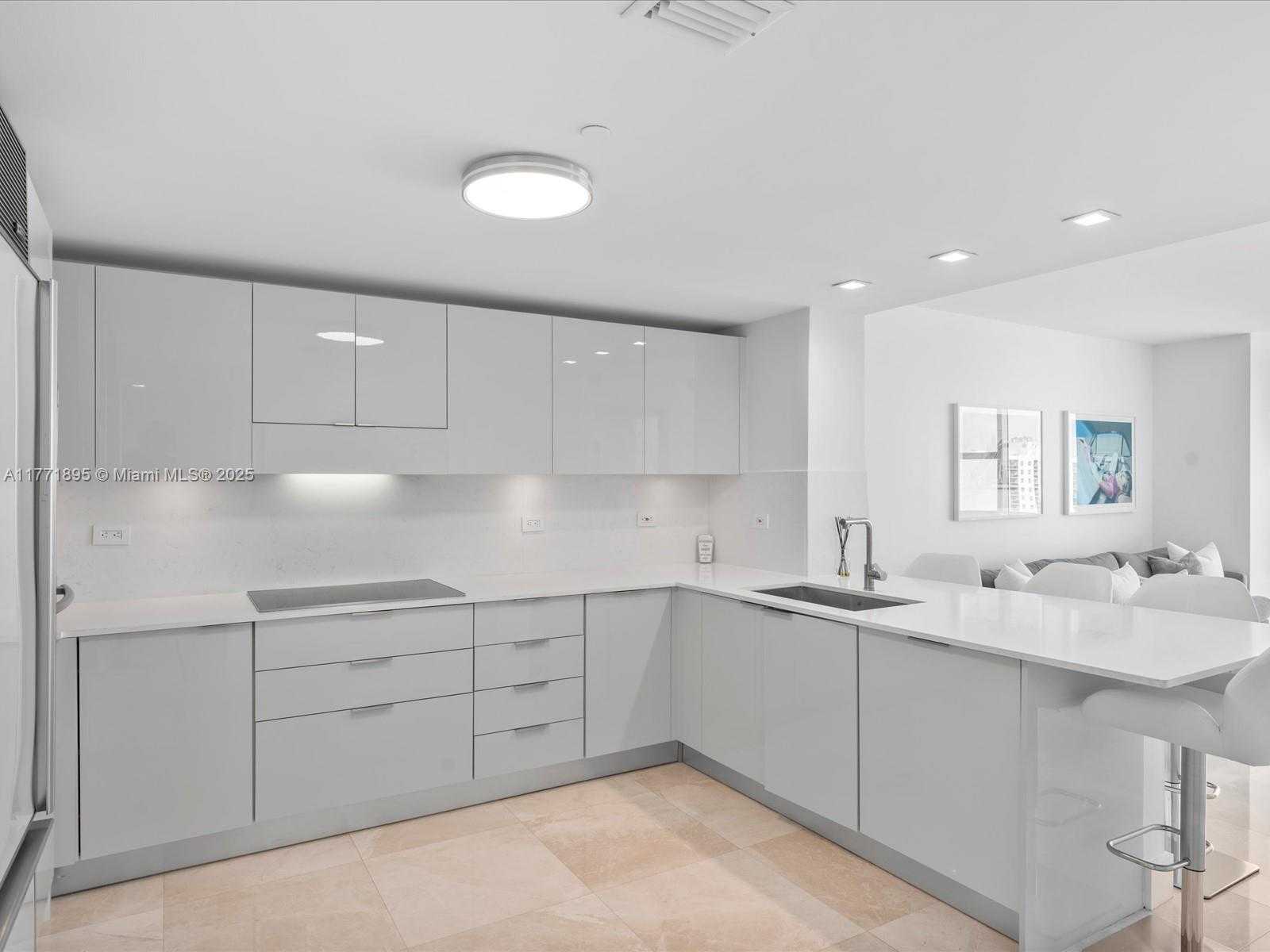 Small Image of 6801 COLLINS AVE #1402 Door (1412 Legal), Miami Beach Number 20