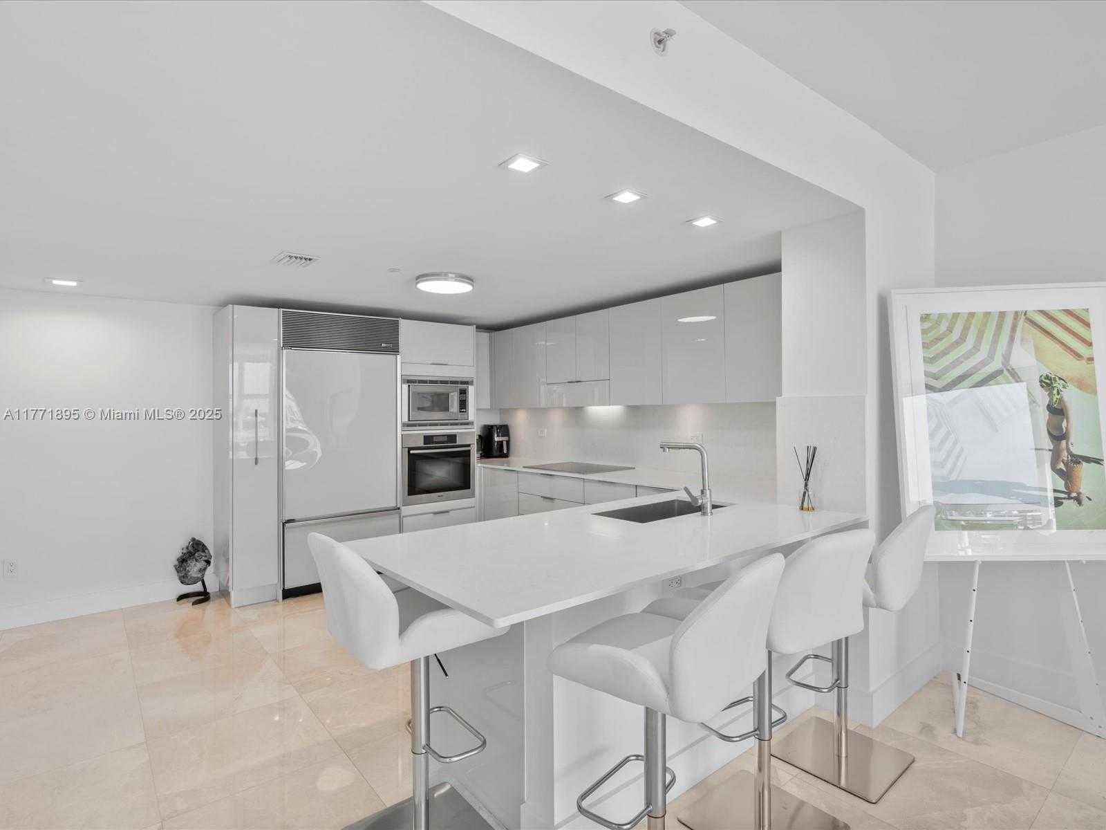 Small Image of 6801 COLLINS AVE #1402 Door (1412 Legal), Miami Beach Number 21