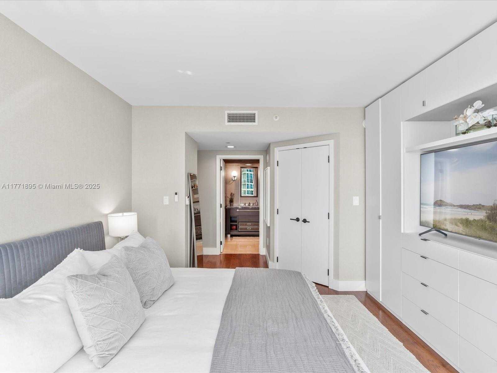 Small Image of 6801 COLLINS AVE #1402 Door (1412 Legal), Miami Beach Number 25