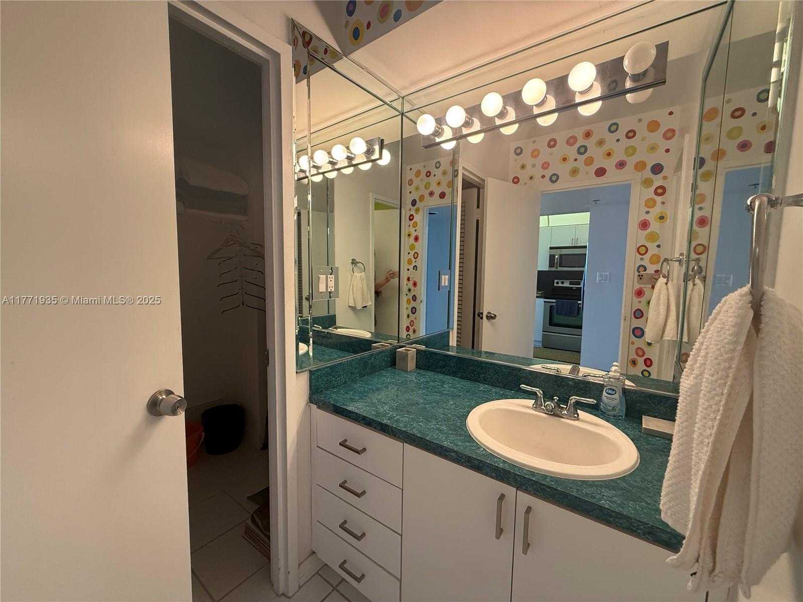Small Image of 100 LINCOLN RD #815, Miami Beach Number 6