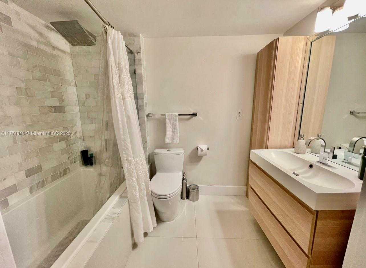 Small Image of 650 WEST AVE #1212, Miami Beach Number 8