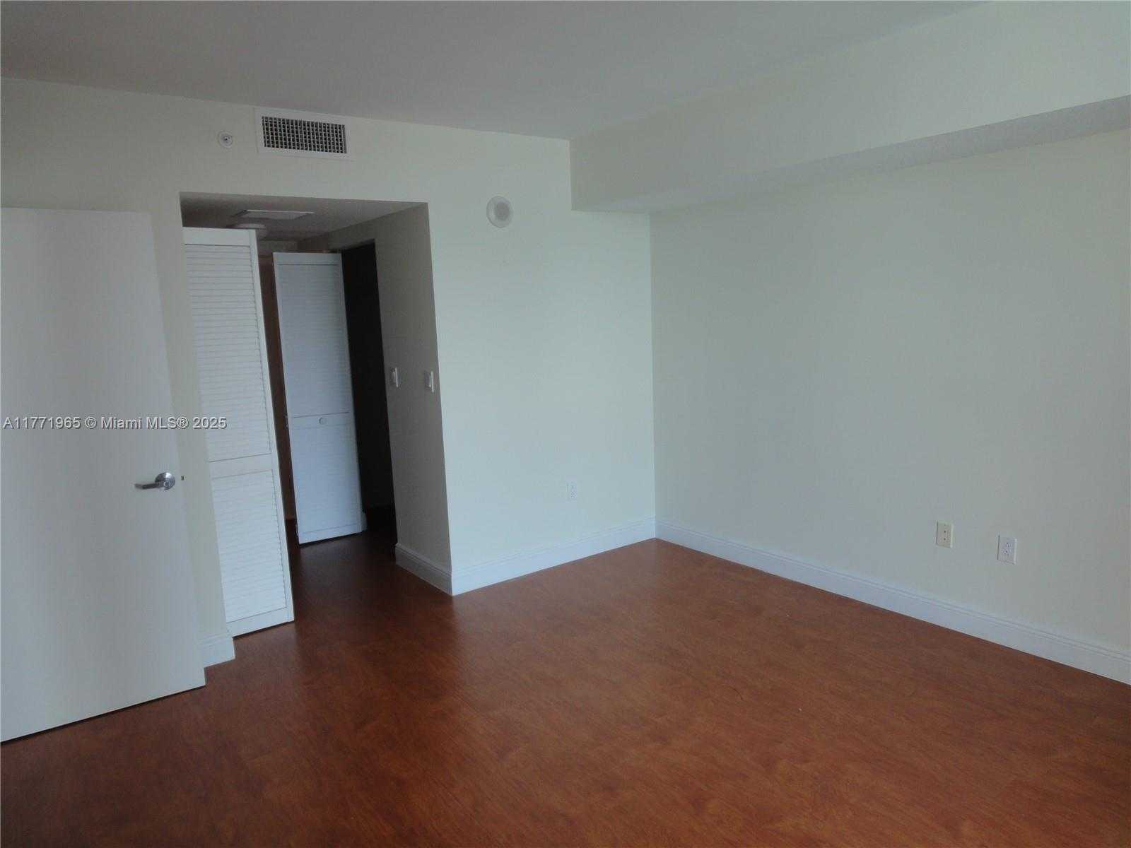 Small Image of 1800 NORTH BAYSHORE DR #1204, Miami Number 4