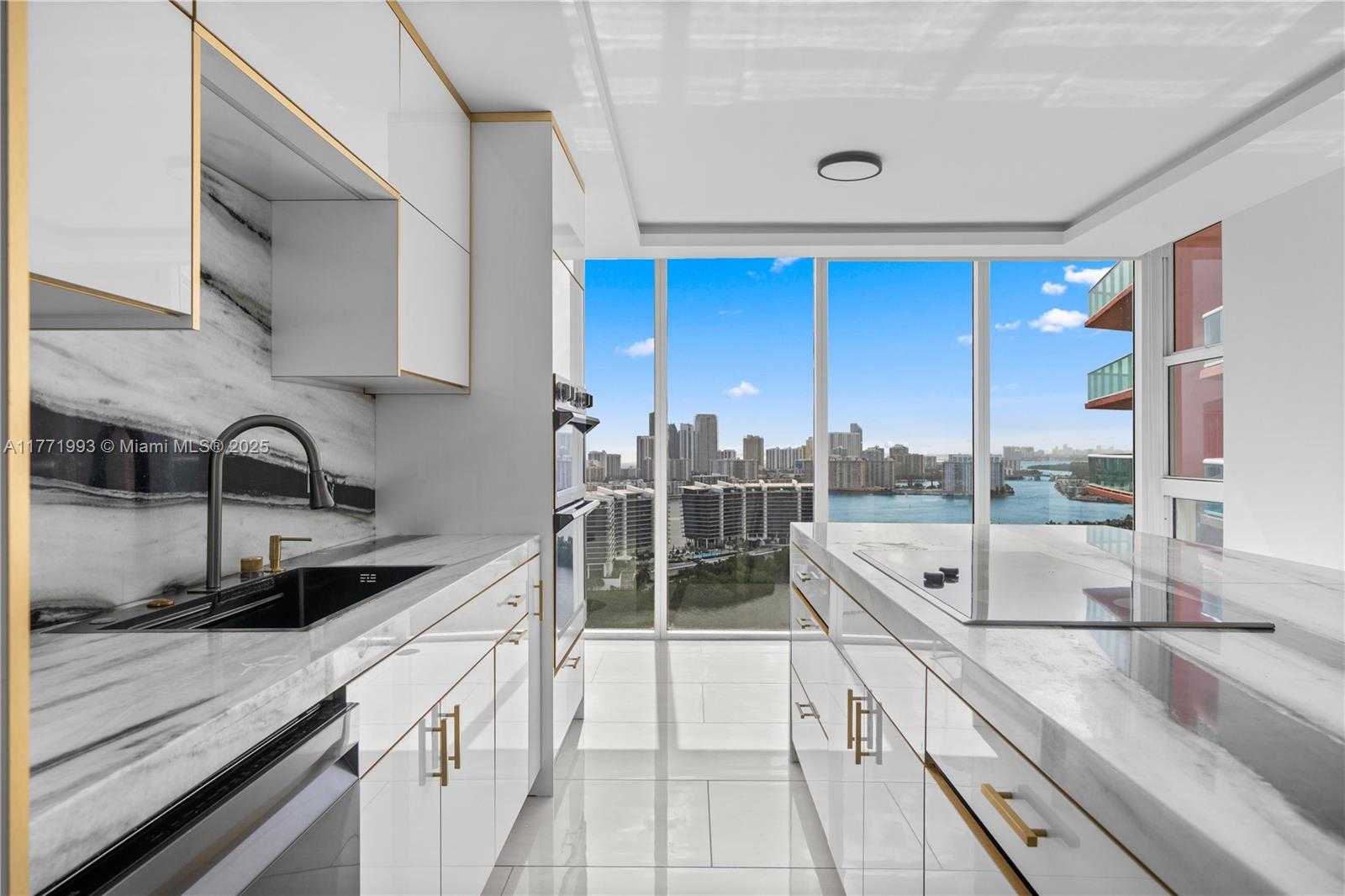 Small Image of 3370 HIDDEN BAY DR #3311, Aventura Number 2