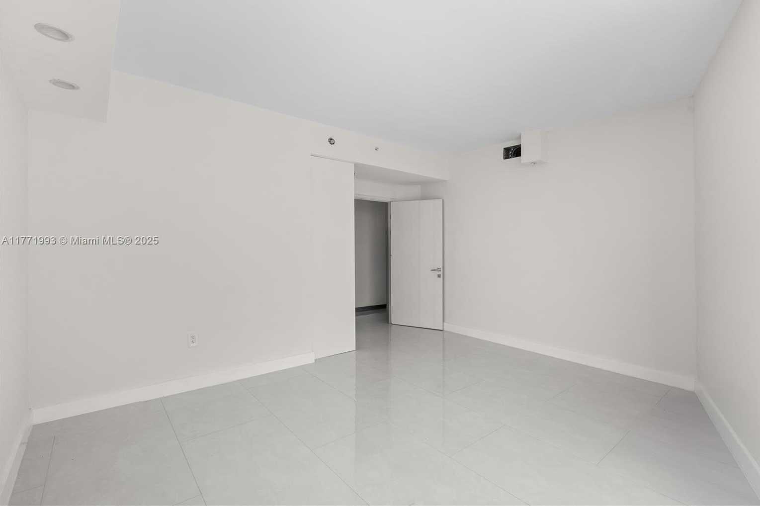 Small Image of 3370 HIDDEN BAY DR #3311, Aventura Number 26
