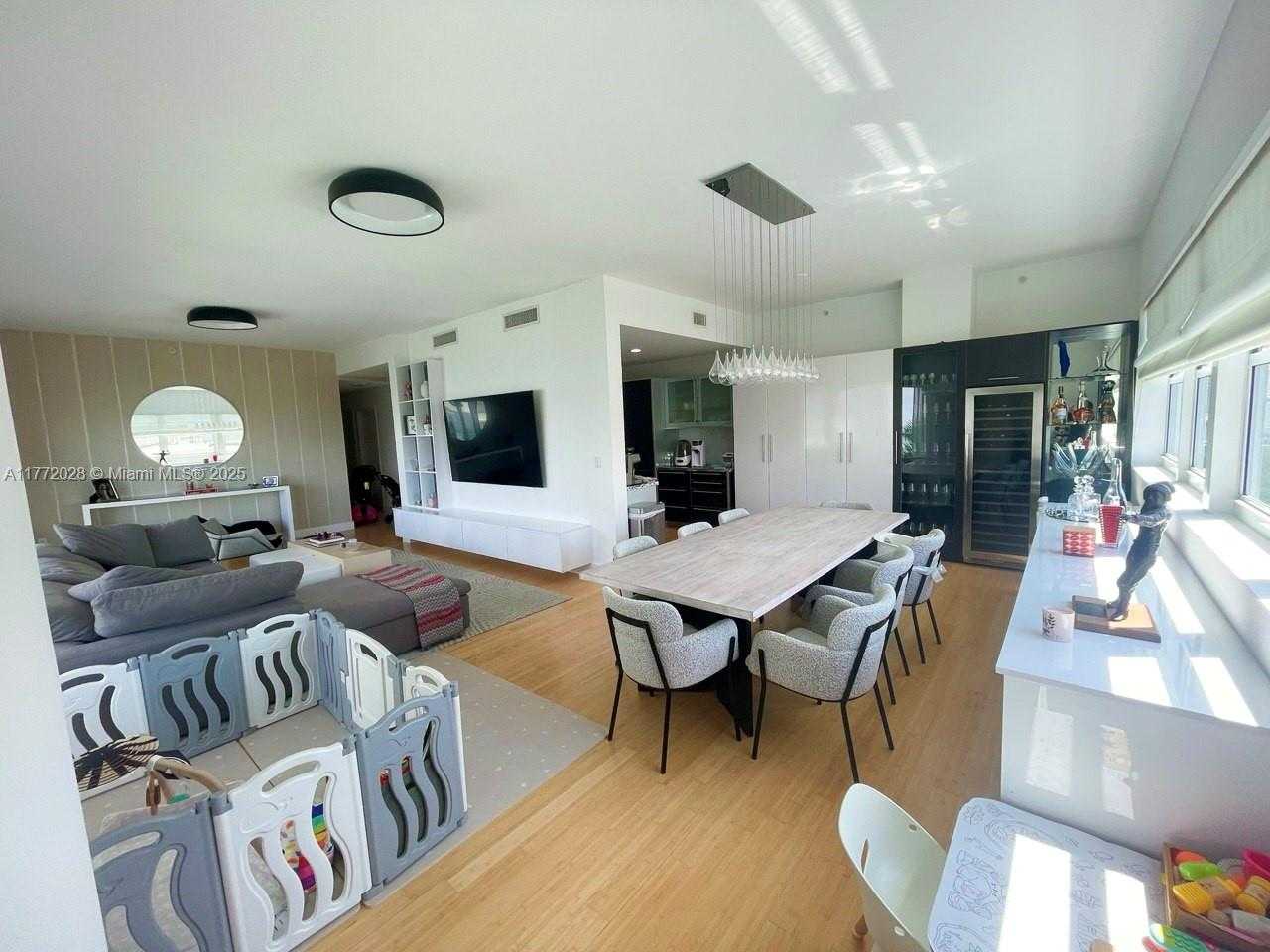 Small Image of 6103 #506, Miami Beach Number 4