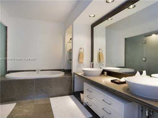 Small Image of 450 ALTON RD #2005, Miami Beach Number 12