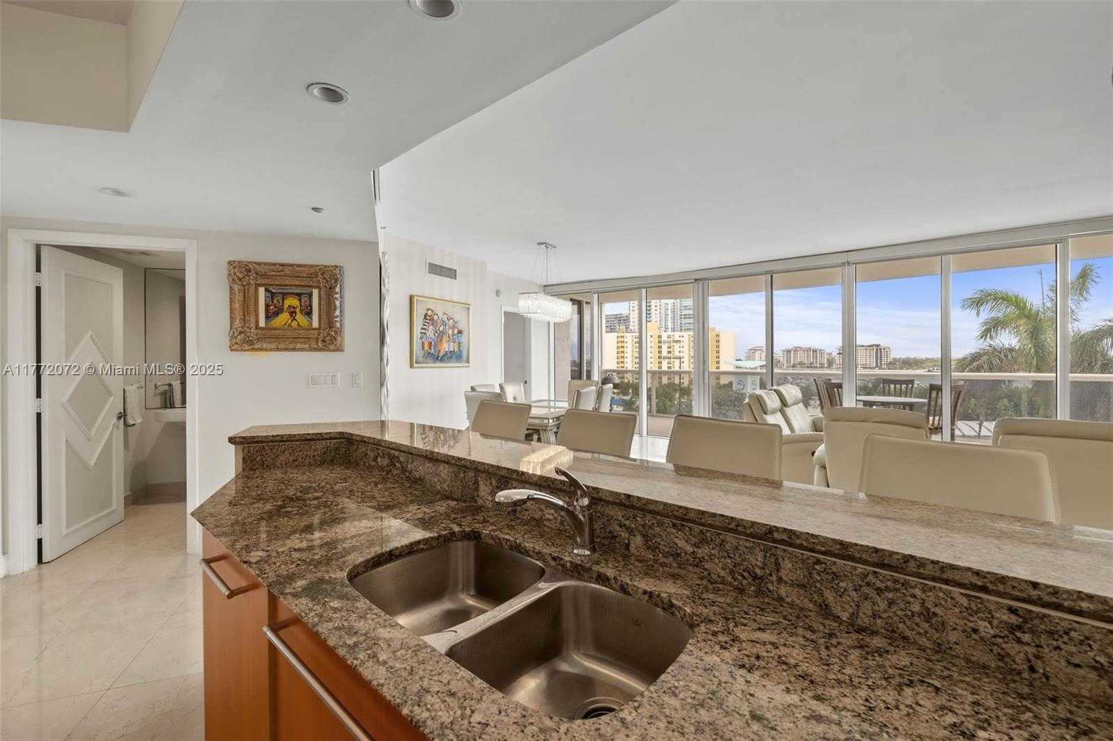 Small Image of 400 ALTON RD #808, Miami Beach Number 11