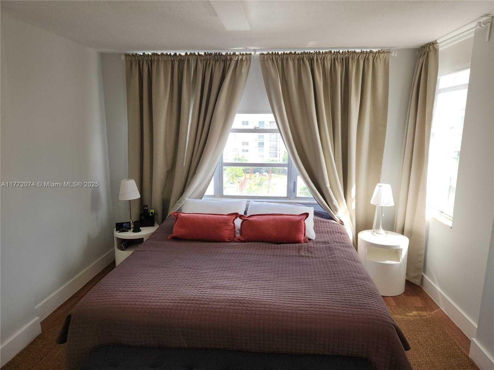 Small Image of 1001 91ST ST #706, Bay Harbor Islands Number 11