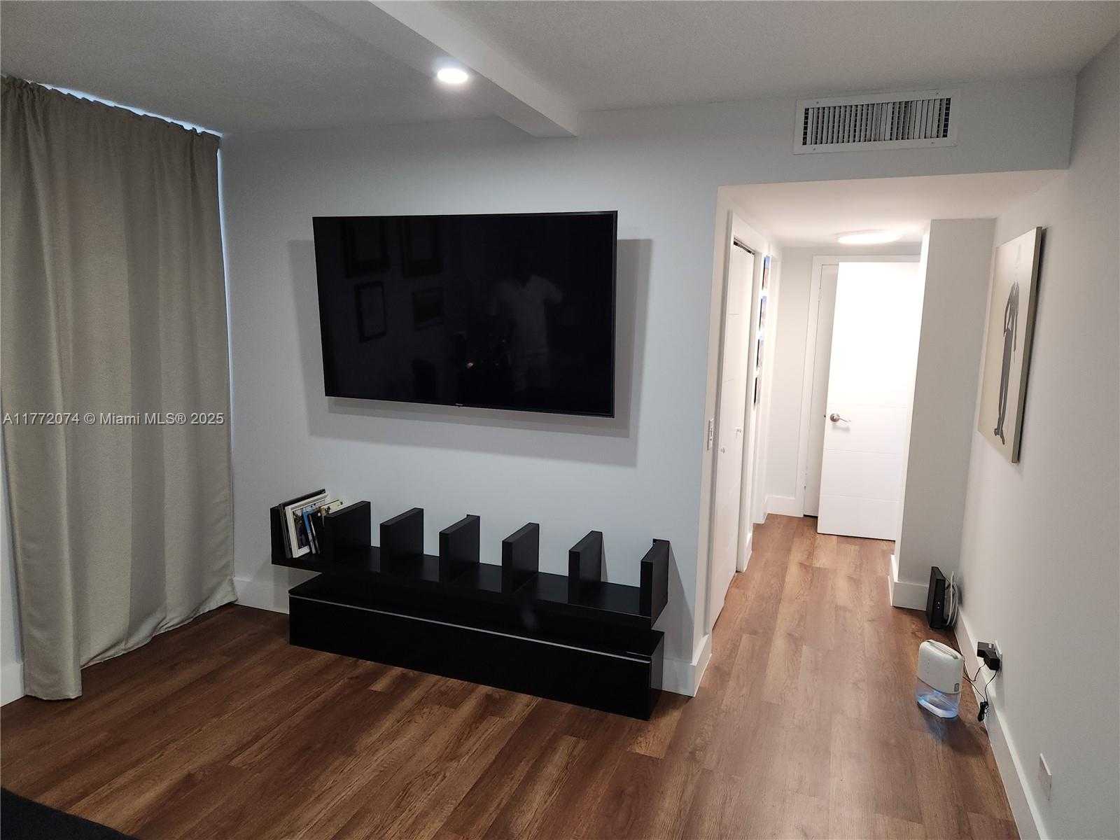 Small Image of 1001 91ST ST #706, Bay Harbor Islands Number 12