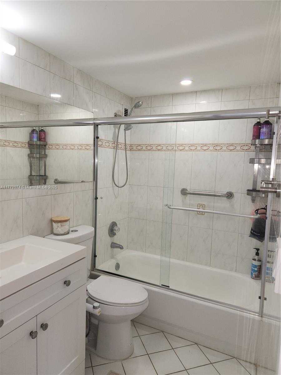 Small Image of 1001 91ST ST #706, Bay Harbor Islands Number 17
