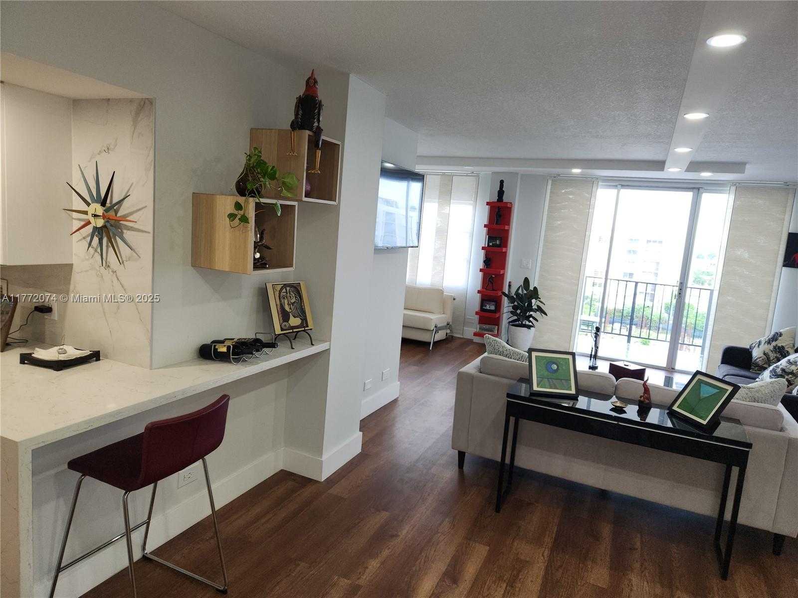 Small Image of 1001 91ST ST #706, Bay Harbor Islands Number 2