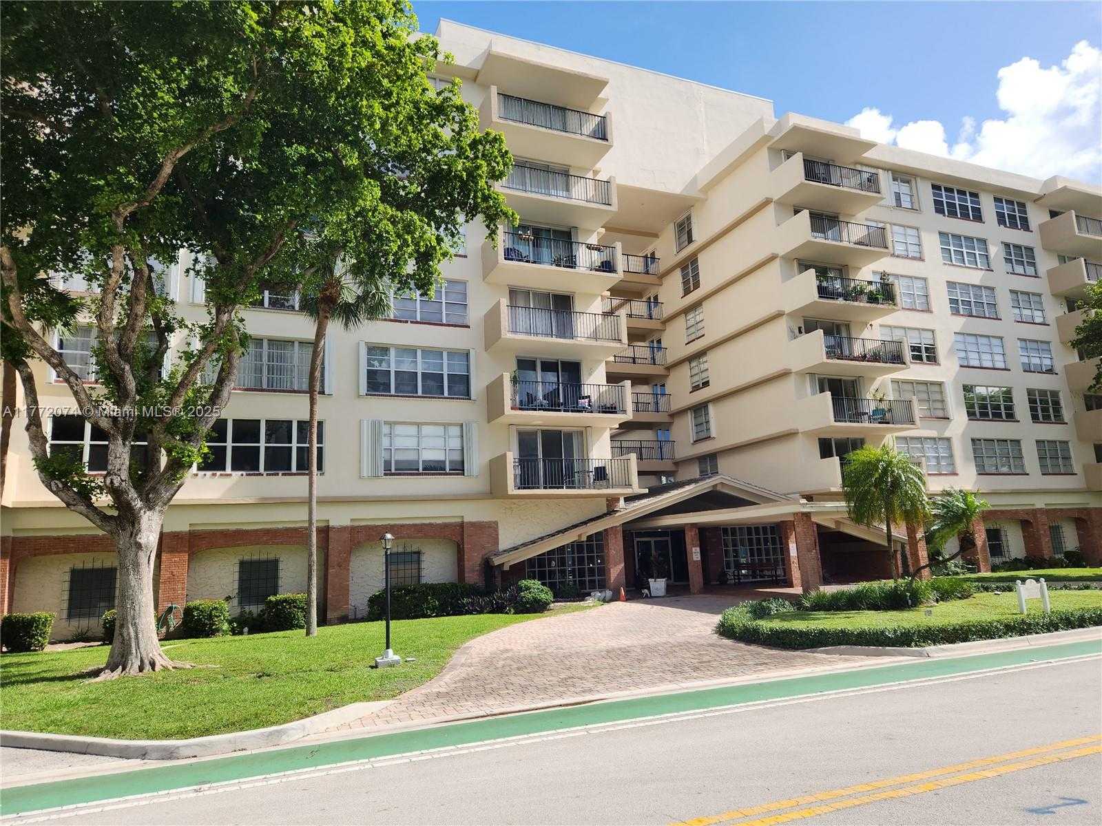 Small Image of 1001 91ST ST #706, Bay Harbor Islands Number 29