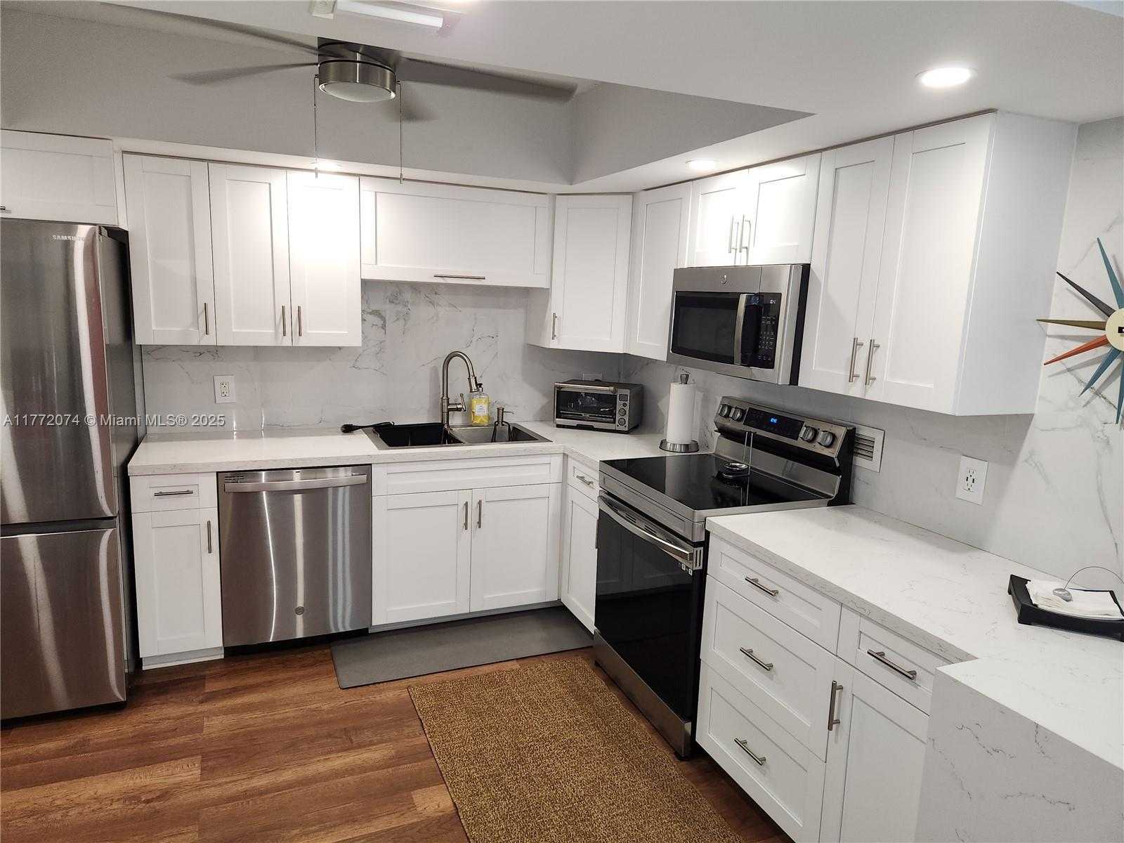 Small Image of 1001 91ST ST #706, Bay Harbor Islands Number 5