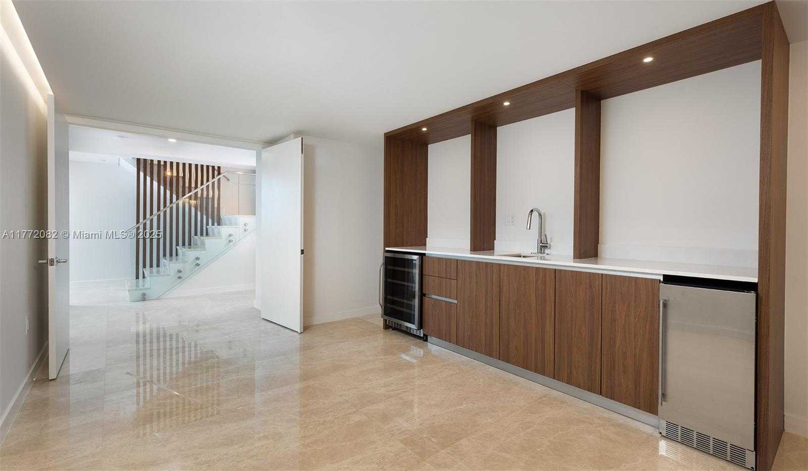 Small Image of 1500 BAY RD #N-0301, Miami Beach Number 6