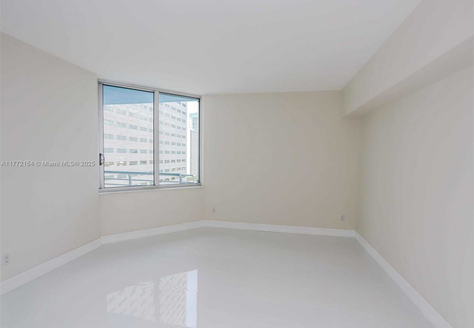 Small Image of 325 SOUTH BISCAYNE BLVD #1922, Miami Number 16
