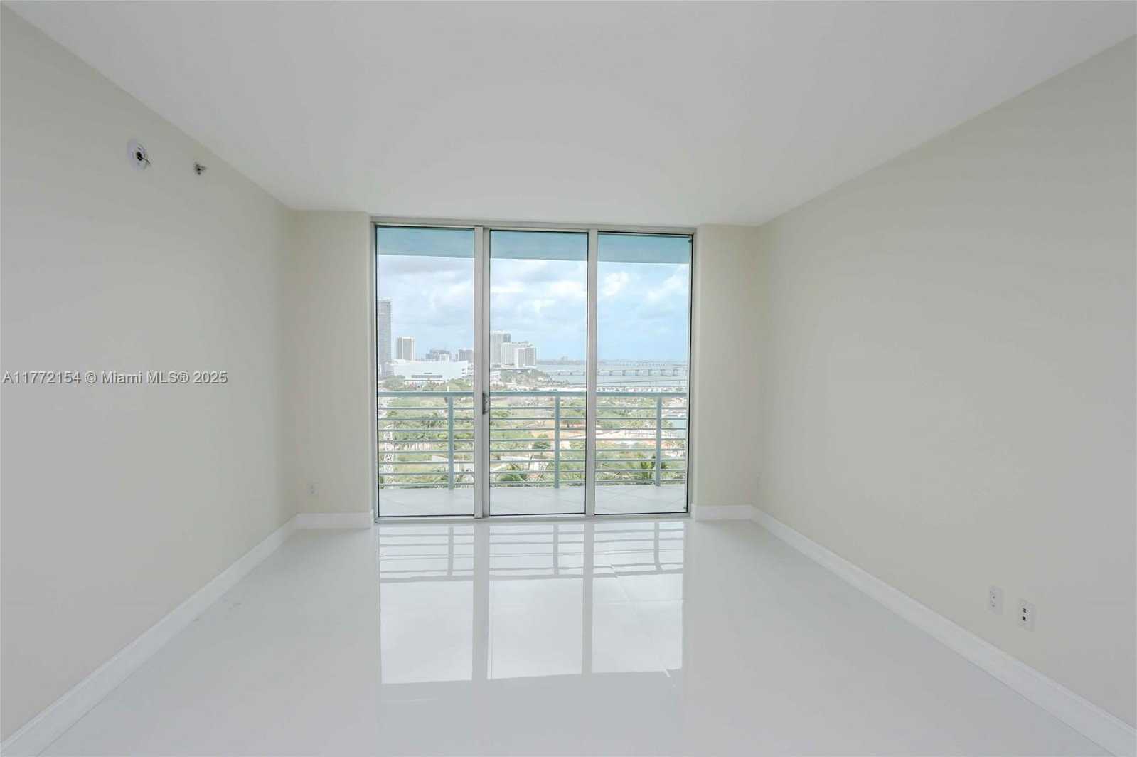 Small Image of 325 SOUTH BISCAYNE BLVD #1922, Miami Number 3