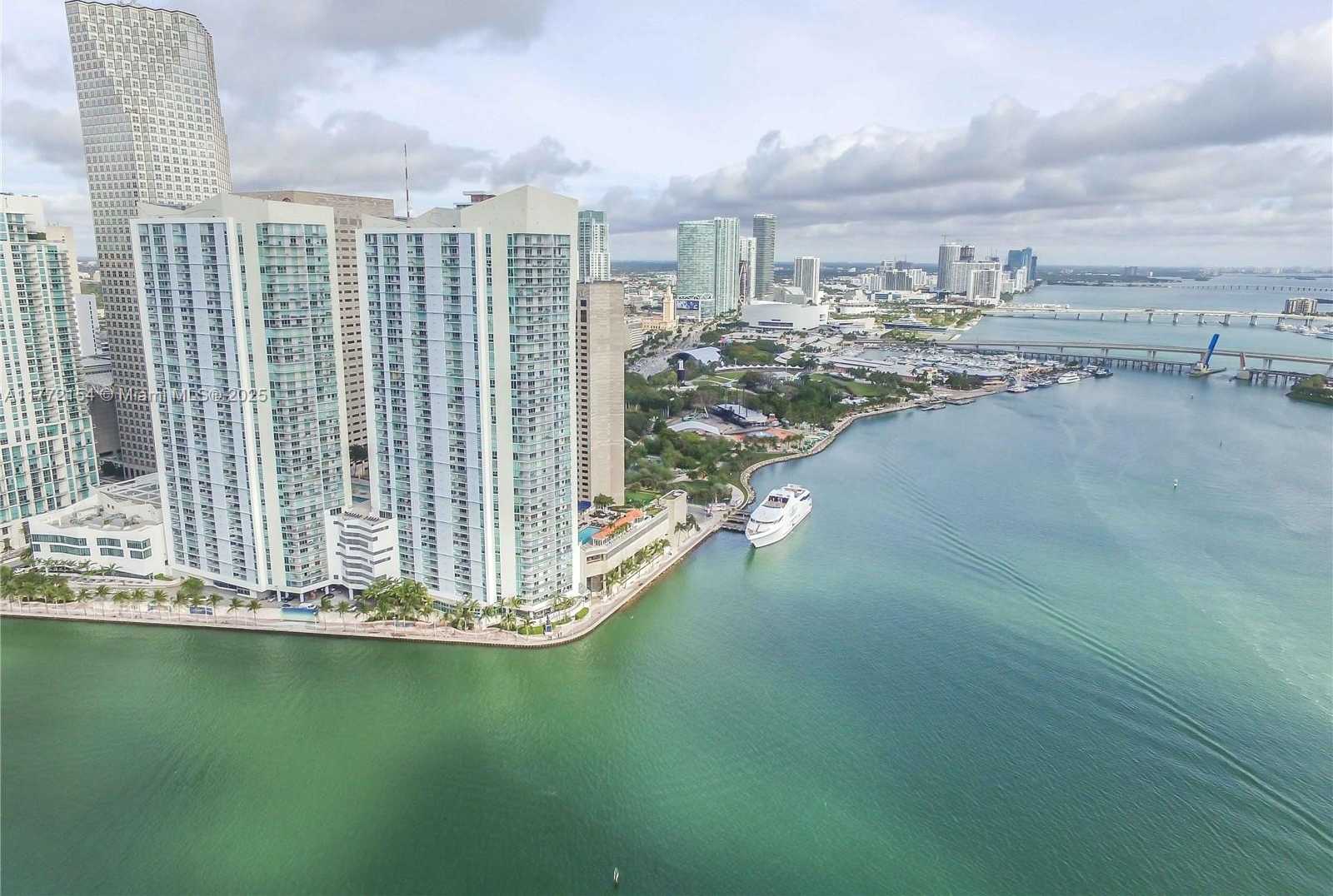 Small Image of 325 SOUTH BISCAYNE BLVD #1922, Miami Number 31