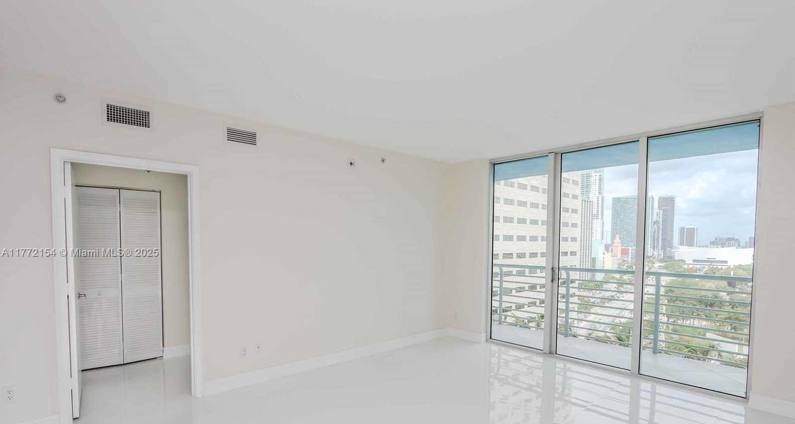 Small Image of 325 SOUTH BISCAYNE BLVD #1922, Miami Number 4