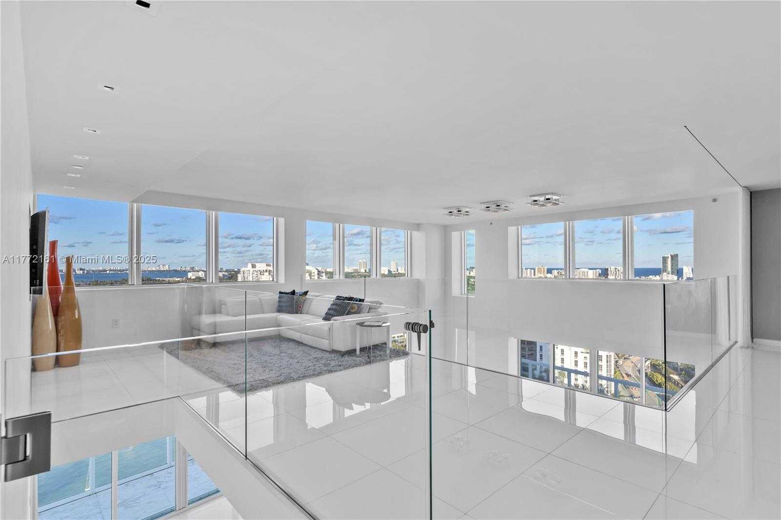 Small Image of 10 VENETIAN WAY #PH4, Miami Beach Number 23