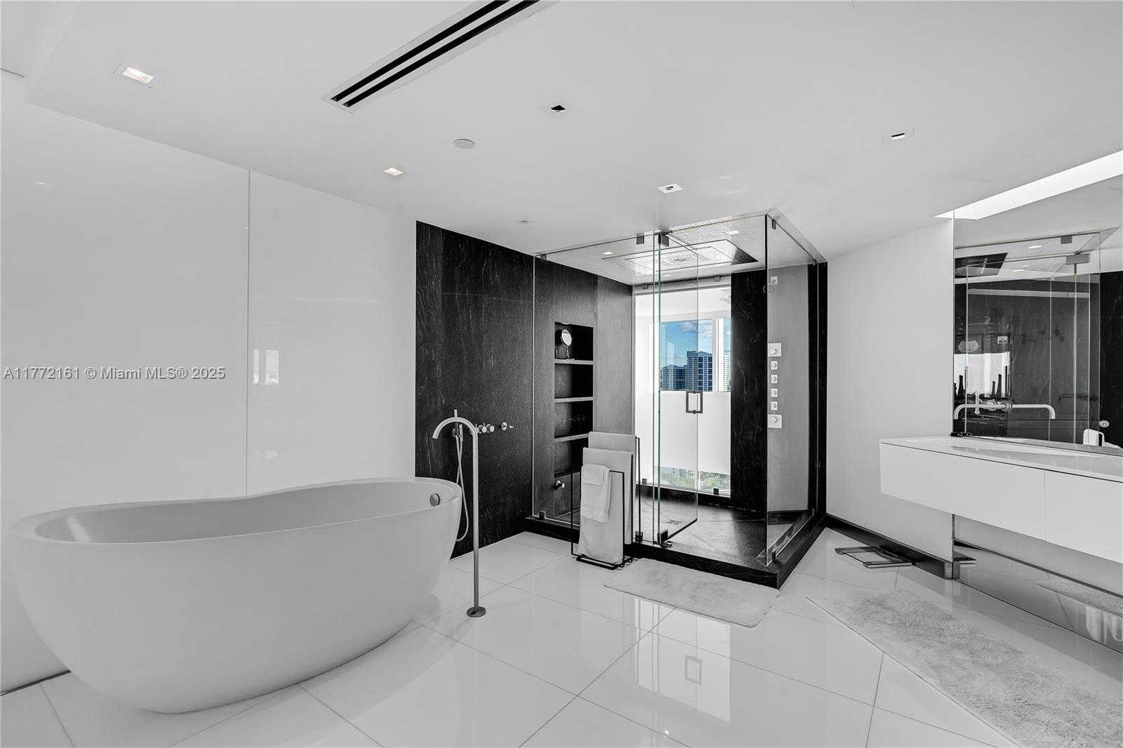 Small Image of 10 VENETIAN WAY #PH4, Miami Beach Number 26