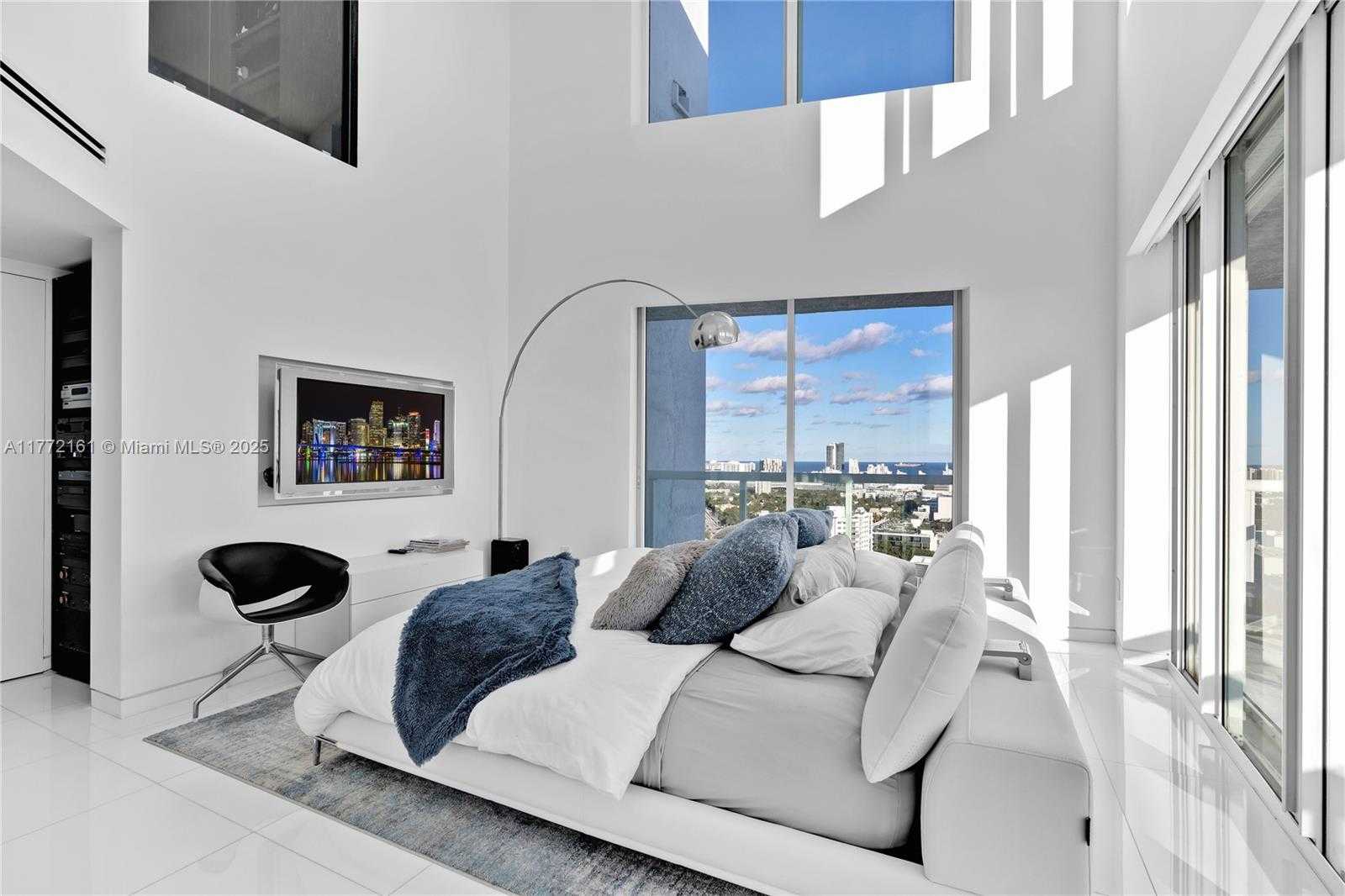 Small Image of 10 VENETIAN WAY #PH4, Miami Beach Number 29