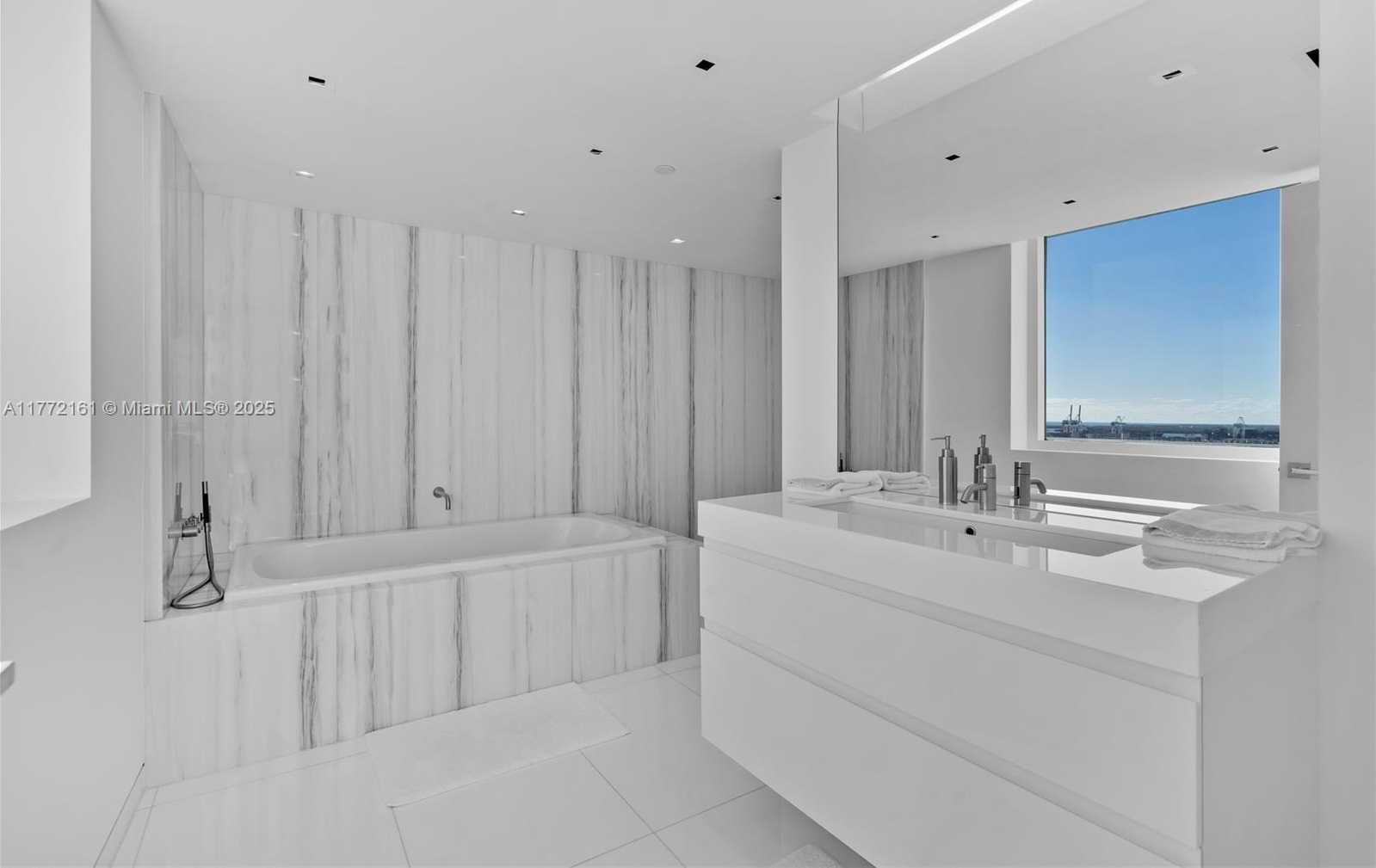 Small Image of 10 VENETIAN WAY #PH4, Miami Beach Number 30